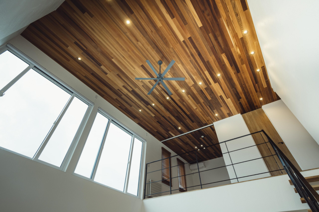 吹き抜けと鉄骨階段で一体感のある住まい